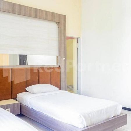 My Hommy Homestay Mitra Reddoorz Surabaja Zewnętrze zdjęcie
