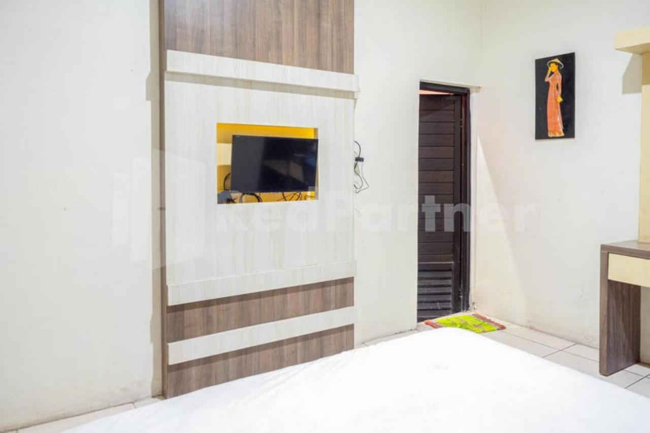My Hommy Homestay Mitra Reddoorz Surabaja Zewnętrze zdjęcie