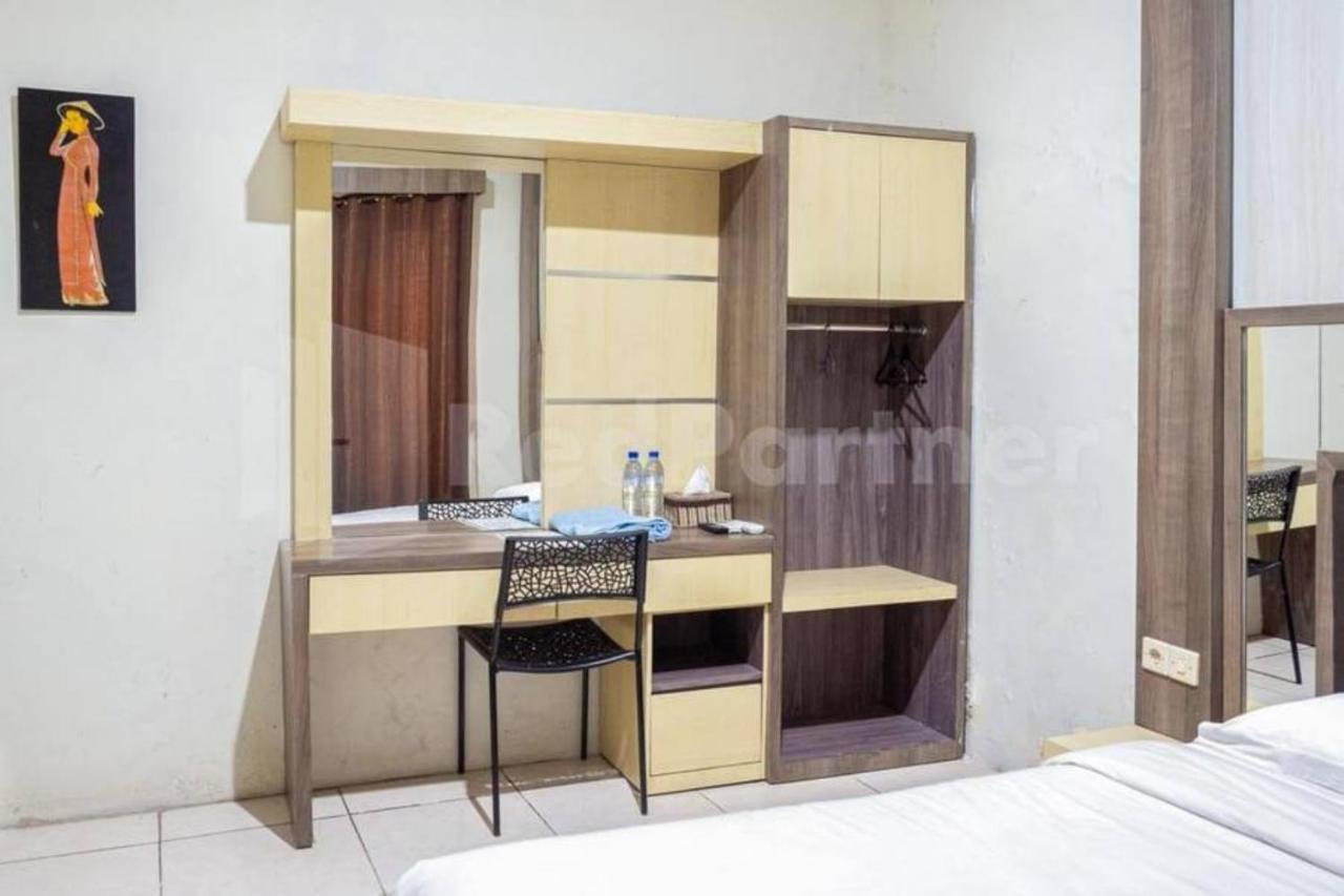 My Hommy Homestay Mitra Reddoorz Surabaja Zewnętrze zdjęcie